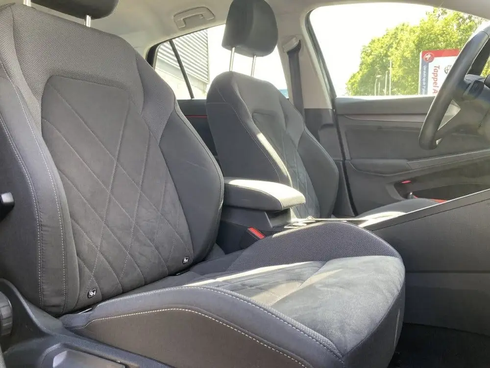 Volkswagen Golf 1.4 eHybrid Style Stoel/Stuurverwarming, eer uit 2022, foto 6