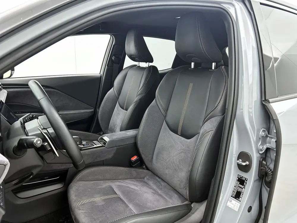 Lexus LBX Cool 2WD uit 2025, foto 16
