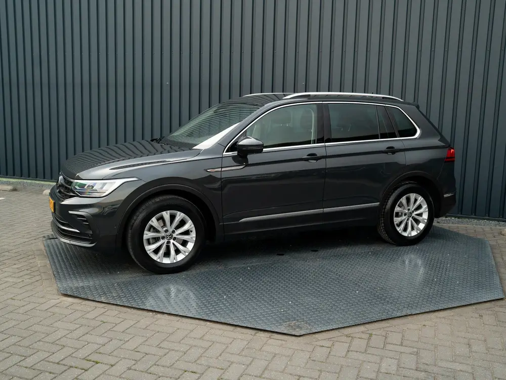 Volkswagen Tiguan 1.5 TSI Life Business | Camera | Elk. A-kl uit 2023, foto 2