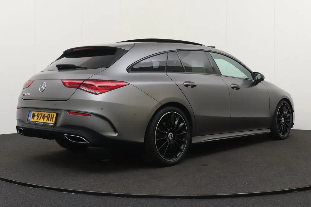 Mercedes-Benz CLA 180 AMG Night-Pack P uit 2021, foto 2