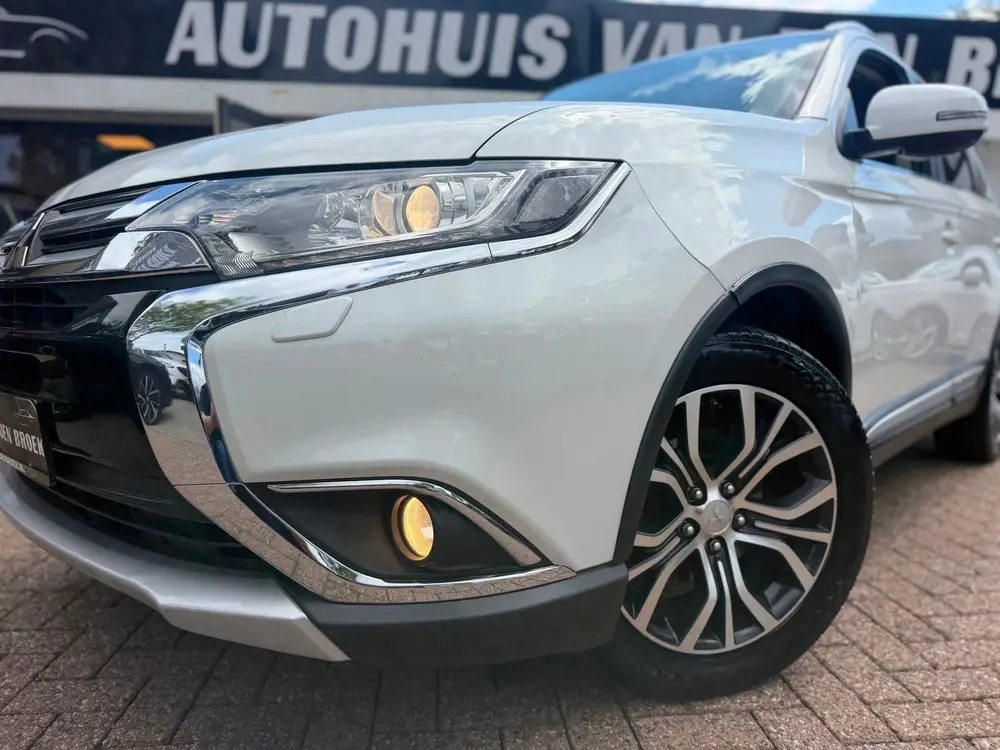 Mitsubishi Outlander 2.0 2WD Instyle|Navi|Cruise|Clima|Carpl uit 2019, foto 14