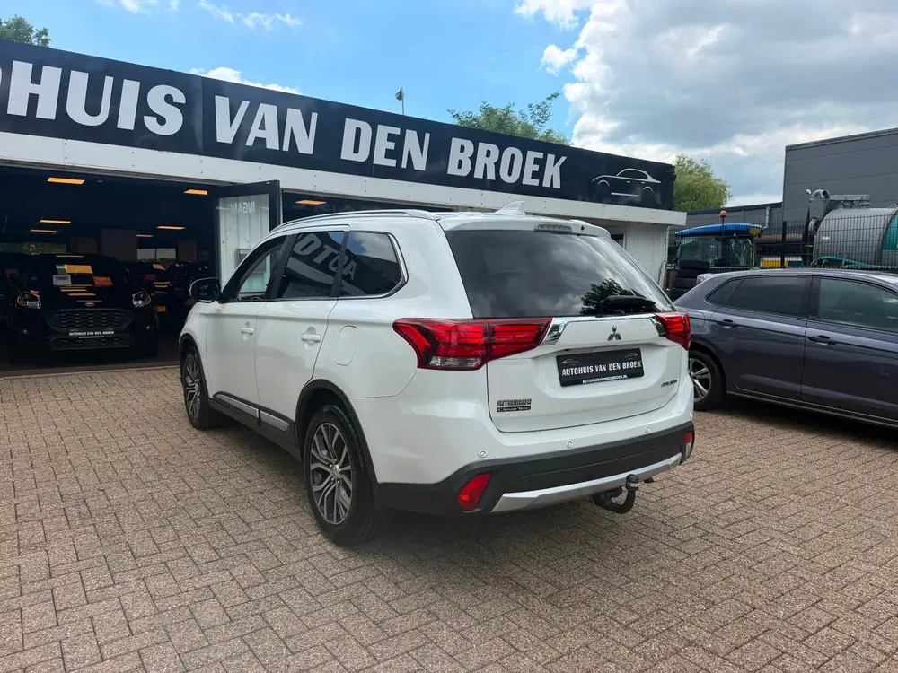 Mitsubishi Outlander 2.0 2WD Instyle|Navi|Cruise|Clima|Carpl uit 2019, foto 2