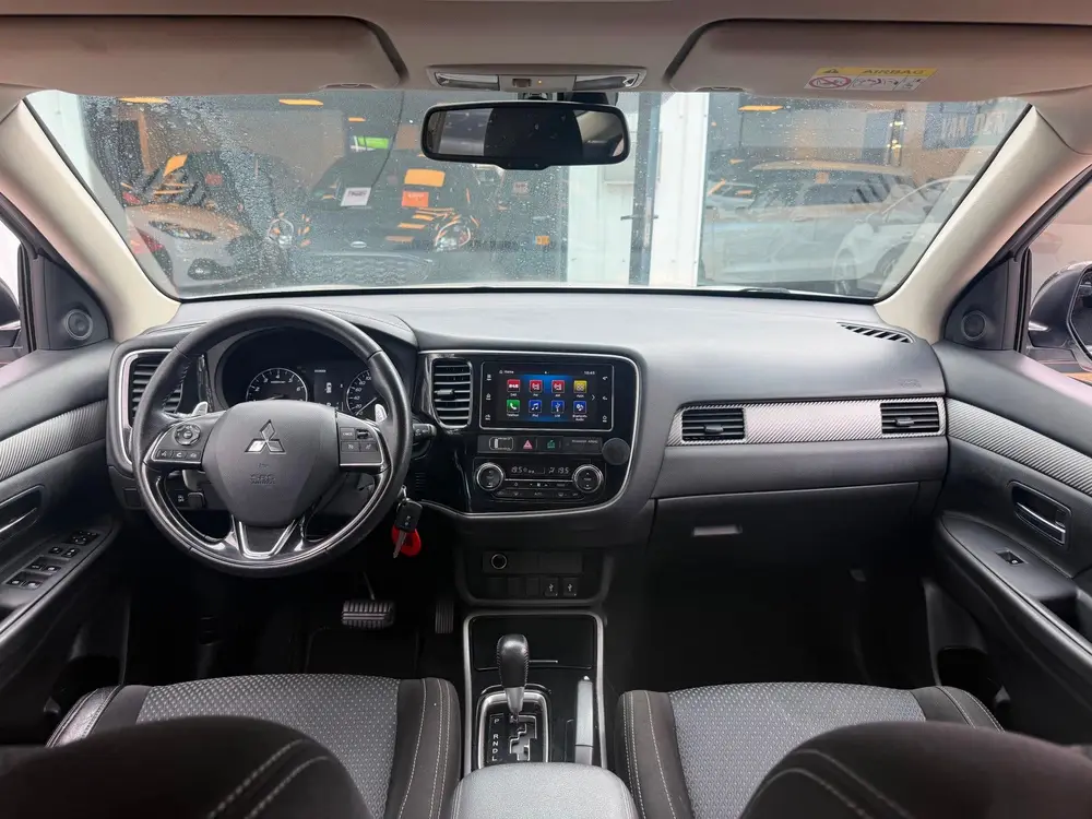 Mitsubishi Outlander 2.0 2WD Instyle|Navi|Cruise|Clima|Carpl uit 2019, foto 3