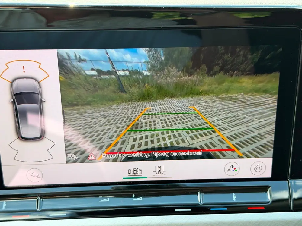 Volkswagen Golf 1.0 eTSI AUTOMAAT Life, achteruitrijcamera uit 2024, foto 8