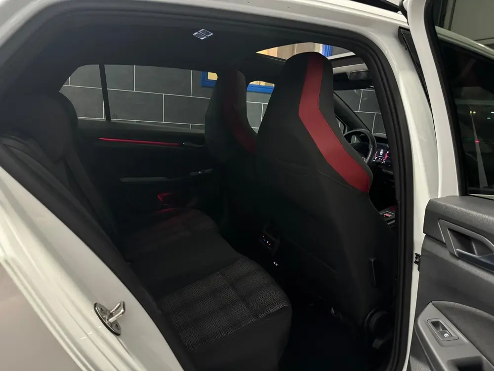 Volkswagen Golf 2.0 TSI GTI - PANO - KEYLESS - H&K - CARPLAY uit 2021, foto 19