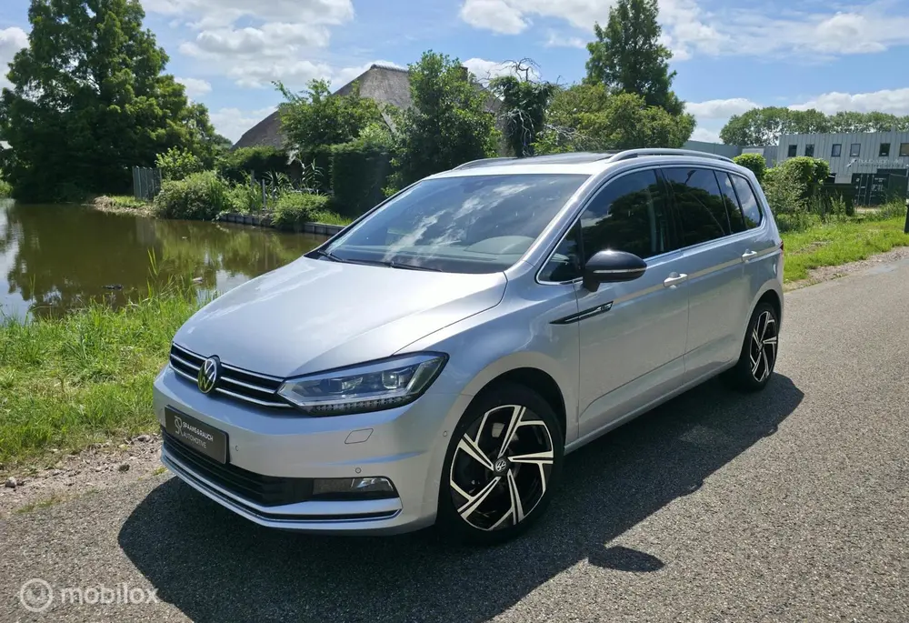 Volkswagen Touran 1.5 TSI R-Line / 5pers / Pano / El. Trekh uit 2020