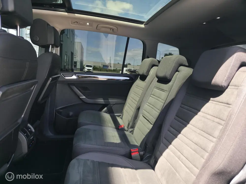 Volkswagen Touran 1.5 TSI R-Line / 5pers / Pano / El. Trekh uit 2020, foto 12