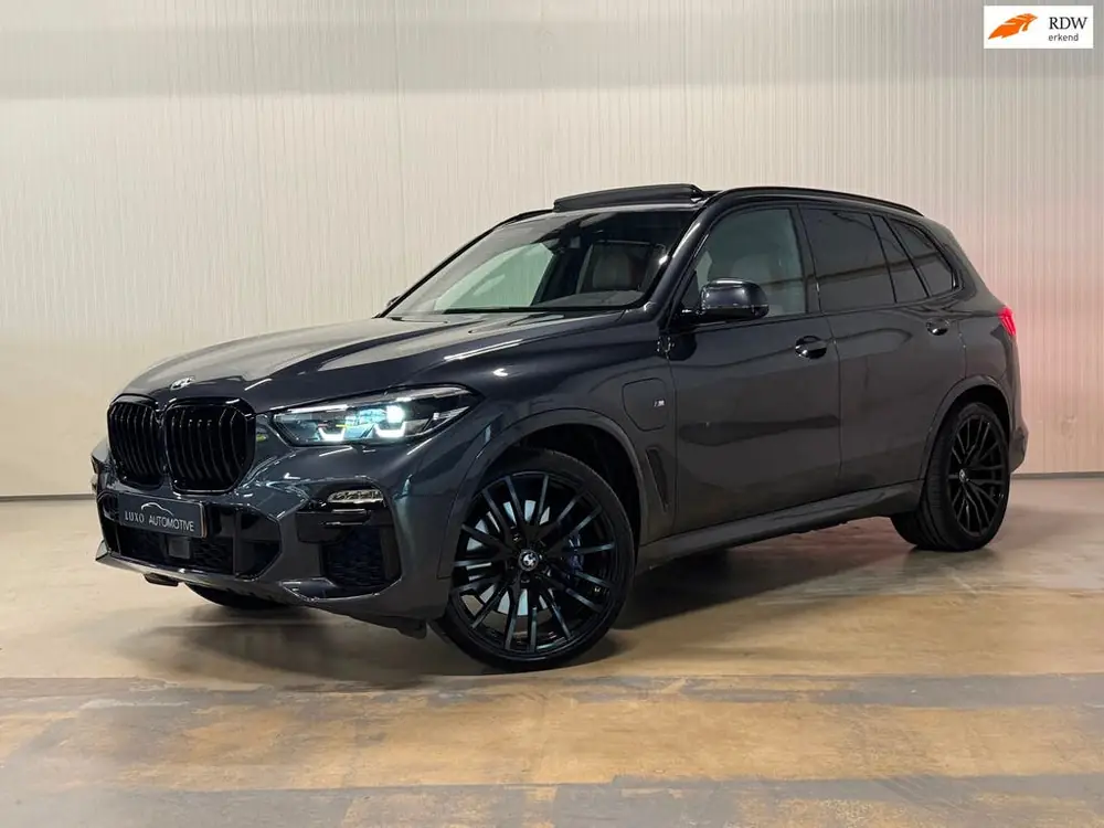 BMW X5 XDrive45e High Executive | M-SPORT | PANO | LUCHTVERI uit 2020