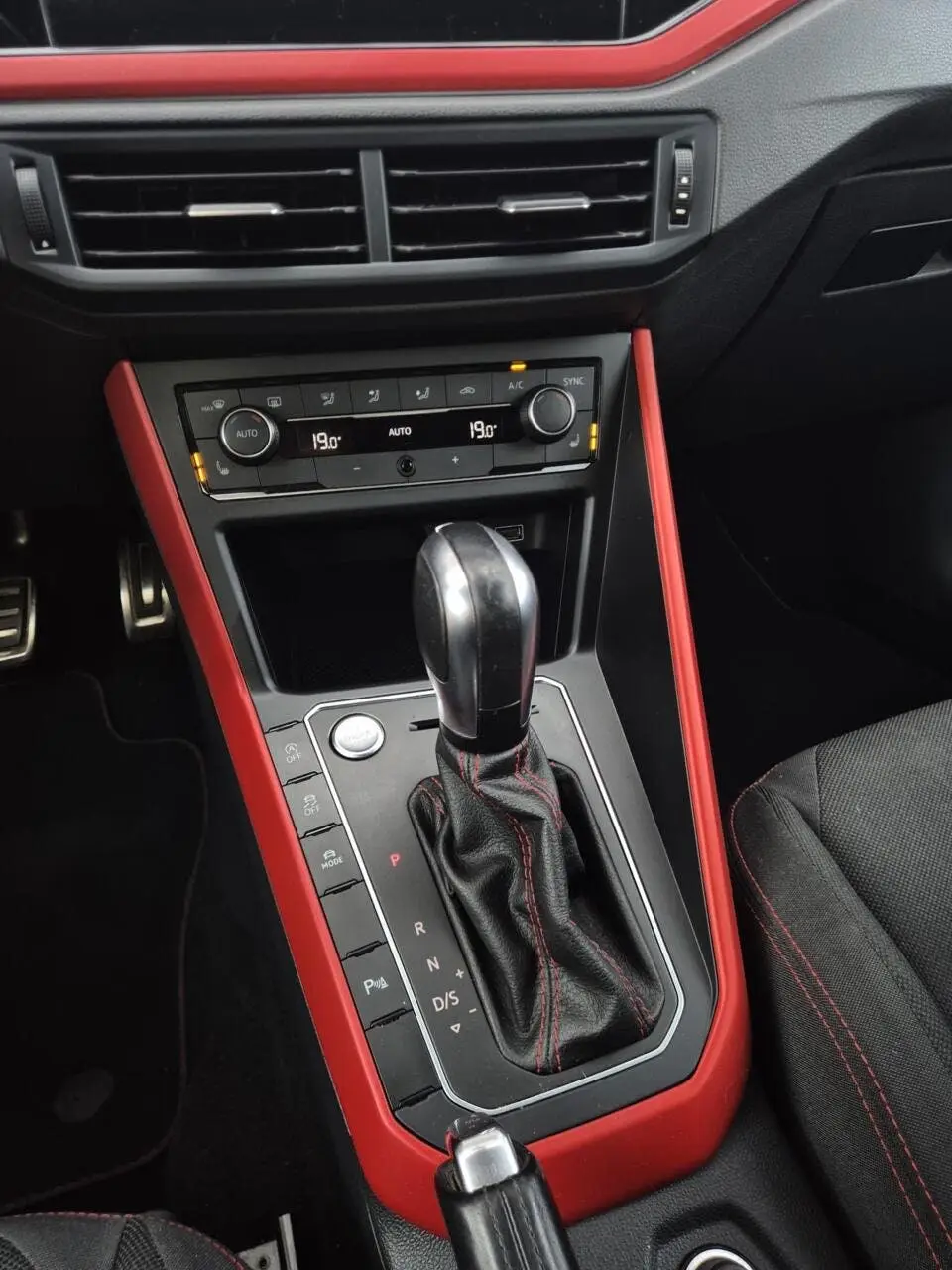 Volkswagen Polo 2.0 TSI GTI 260PK/ACC/Virtual/Pano/Led/Keyle uit 2020, foto 15