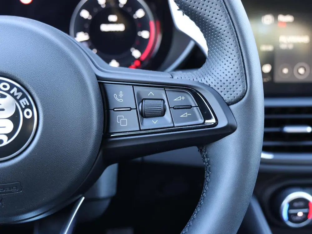 Alfa Romeo Giulia 2.0 T GME AWD Sprint uit 2024, foto 19