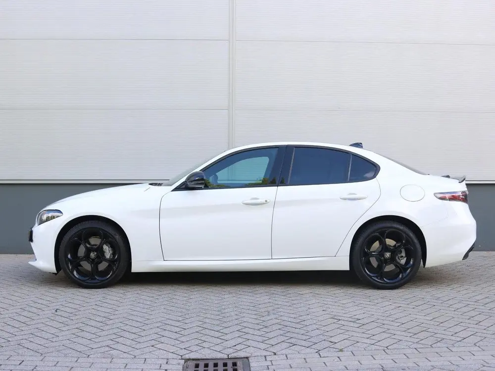 Alfa Romeo Giulia 2.0 T GME AWD Sprint uit 2024, foto 2