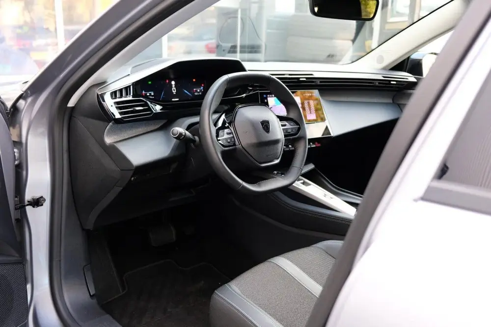 Peugeot 308 1.2 PureTech Allure Pack Business *28.984k uit 2023, foto 2