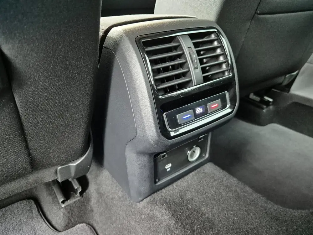 Volkswagen Passat Variant 1.5 TSI Business DSG | Virtual | LED | Elek. Achterklep Passat Variant 1.5 TSI Business DSG | Virtual | L uit 2021, foto 12