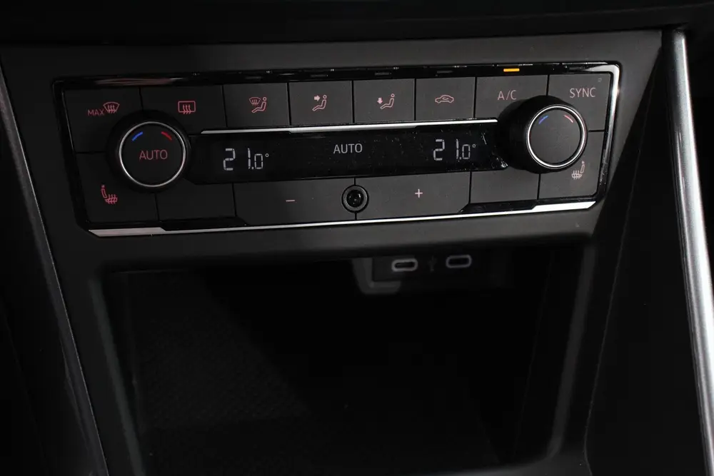Volkswagen Polo 1.0 TSI 110 pk DSG Highline Navigatie Apple uit 2020, foto 17