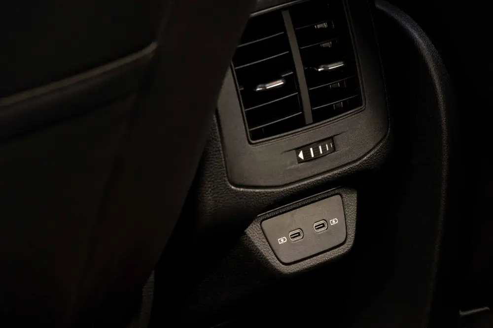 Volkswagen T-Roc 1.5TSi R-Line Edition|CArplay|AdapCruiseCon uit 2024, foto 10