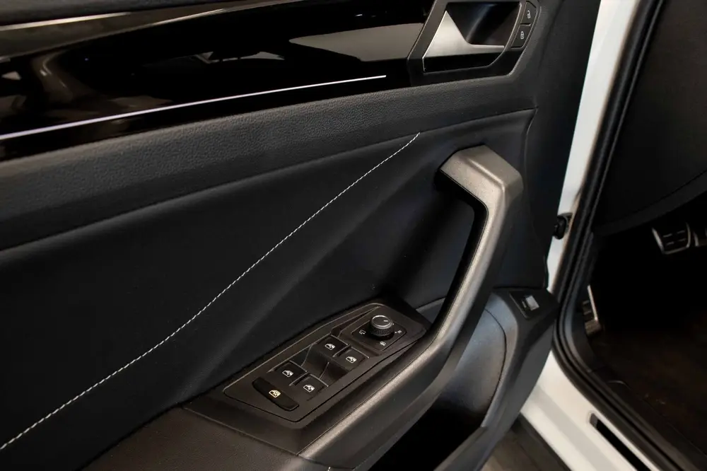Volkswagen T-Roc 1.5TSi R-Line Edition|CArplay|AdapCruiseCon uit 2024, foto 14