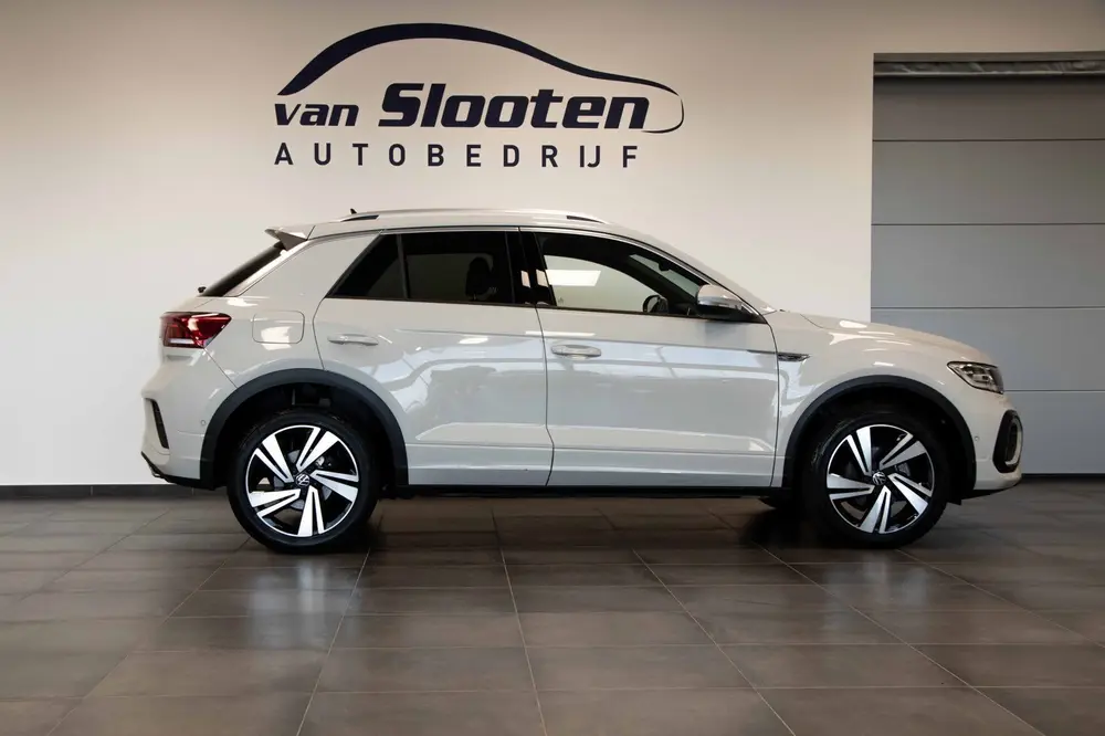 Volkswagen T-Roc 1.5TSi R-Line Edition|CArplay|AdapCruiseCon uit 2024, foto 4