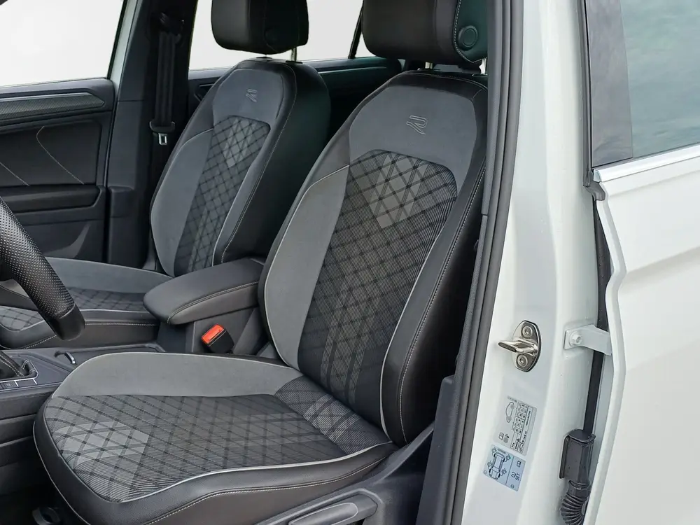 Volkswagen Tiguan 1.5 TSI R-Line Business+ /Prachtige auto!/ uit 2023, foto 2