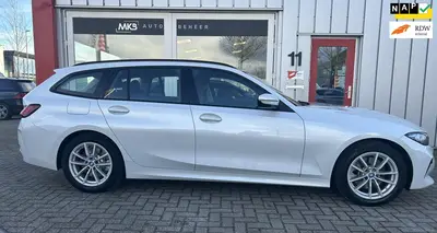 BMW 3-serie 320E WideScreen uit 2023