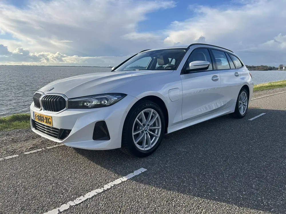 BMW 3-serie 320E WideScreen uit 2023, foto 7