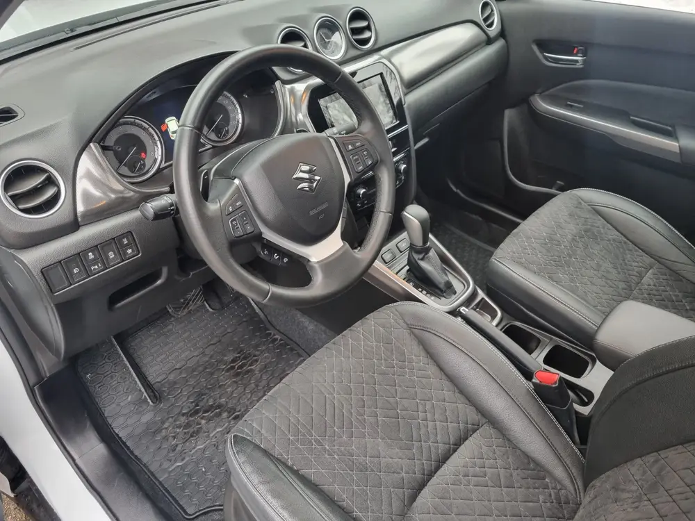 Suzuki Vitara 1.4 Boosterjet Stijl Automaat Panoramadak uit 2019, foto 11