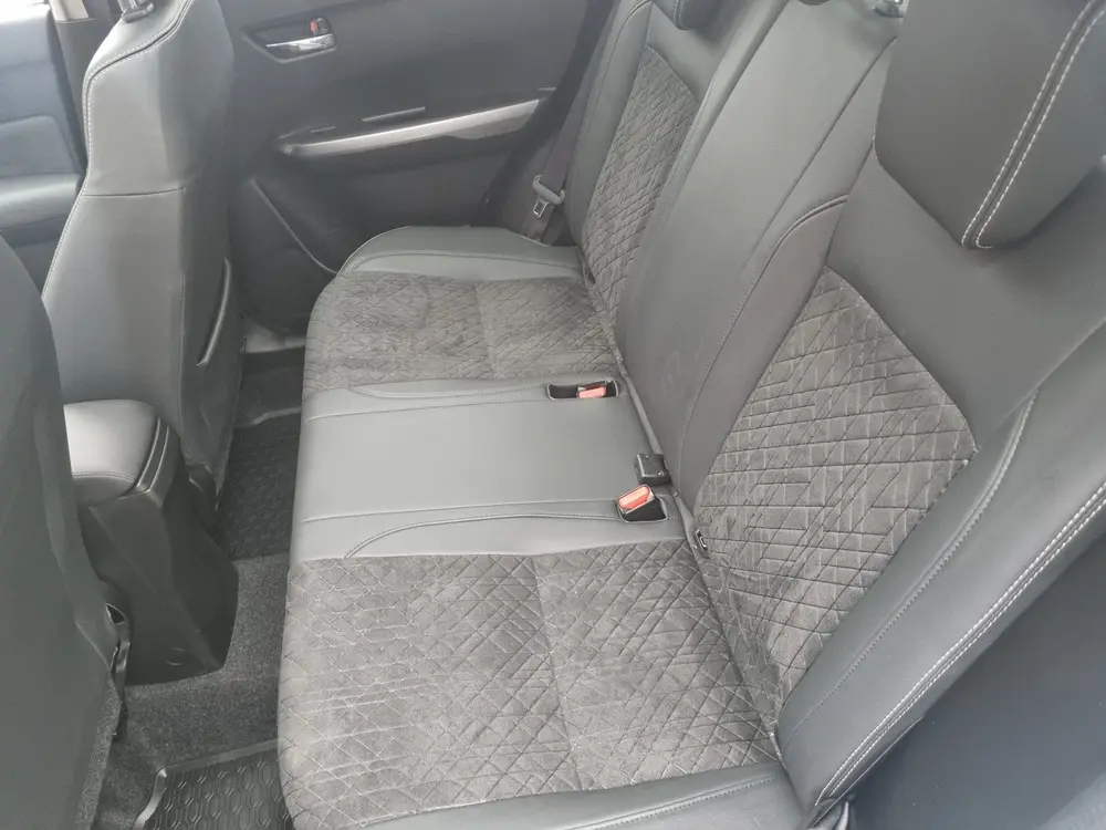 Suzuki Vitara 1.4 Boosterjet Stijl Automaat Panoramadak uit 2019, foto 12