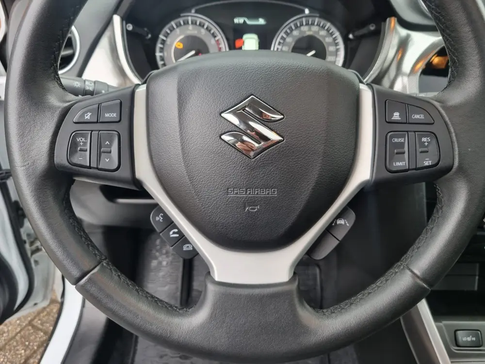 Suzuki Vitara 1.4 Boosterjet Stijl Automaat Panoramadak uit 2019, foto 17