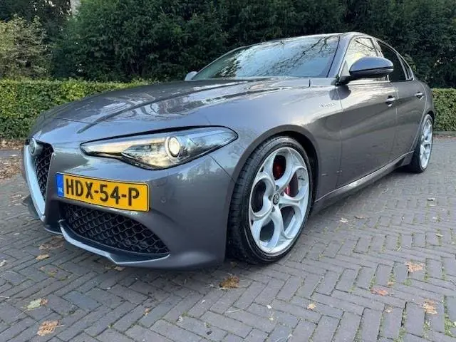 Alfa Romeo Giulia Veloce 2.0T 280PK AWD Q4 Acruise/Navi/Xeno uit 2019
