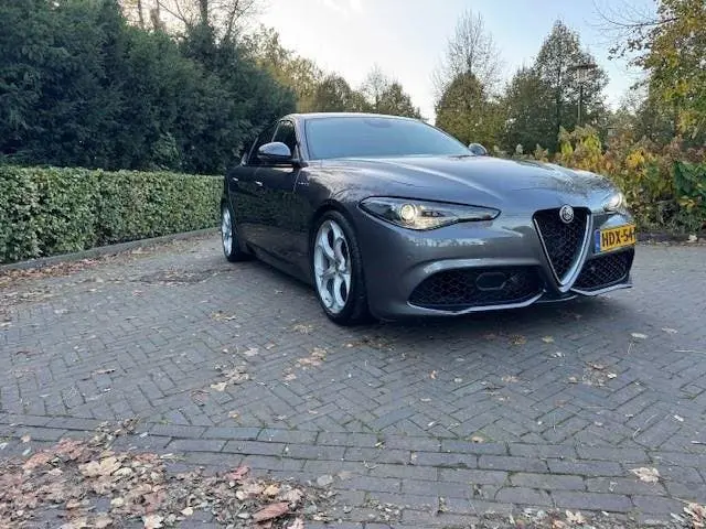 Alfa Romeo Giulia Veloce 2.0T 280PK AWD Q4 Acruise/Navi/Xeno uit 2019, foto 3