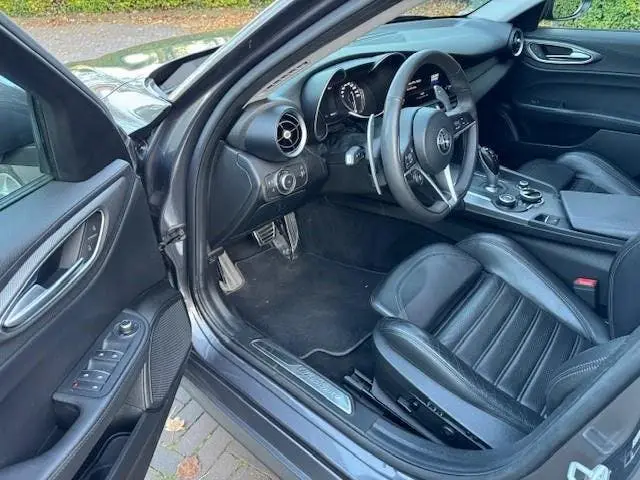 Alfa Romeo Giulia Veloce 2.0T 280PK AWD Q4 Acruise/Navi/Xeno uit 2019, foto 6