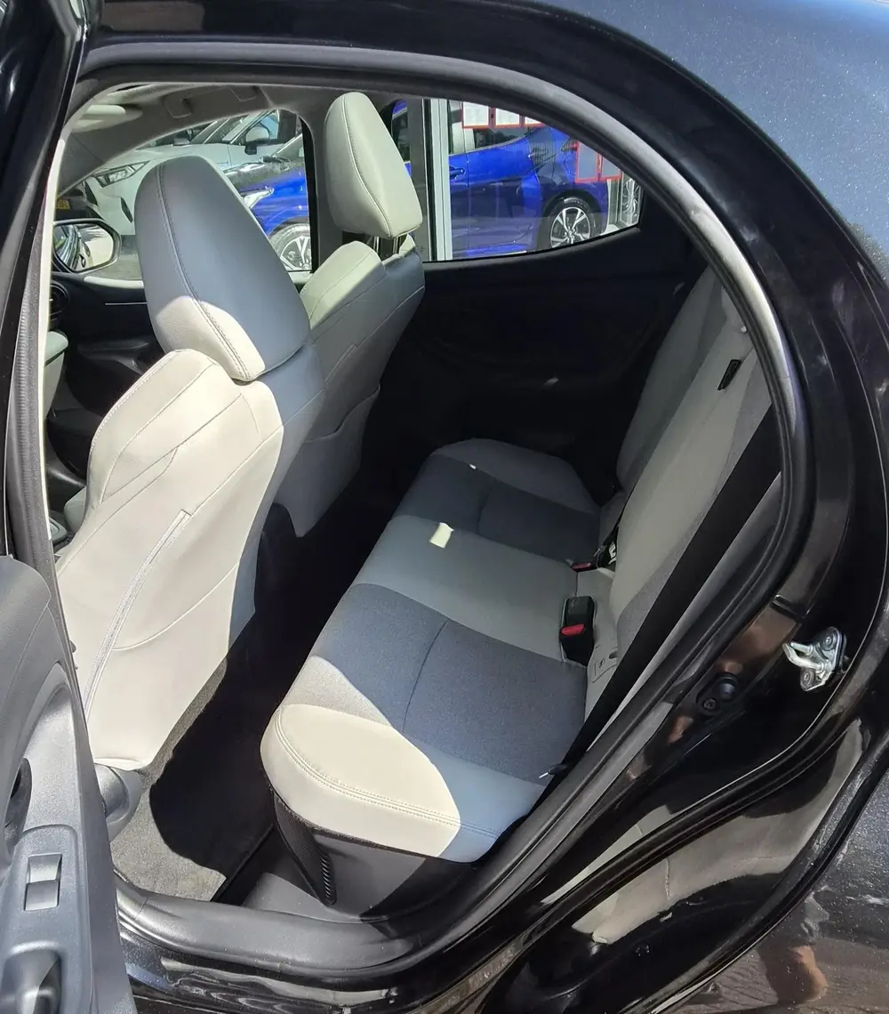 Toyota Yaris 1.5 Hybrid Executive Sport uit 2023, foto 10