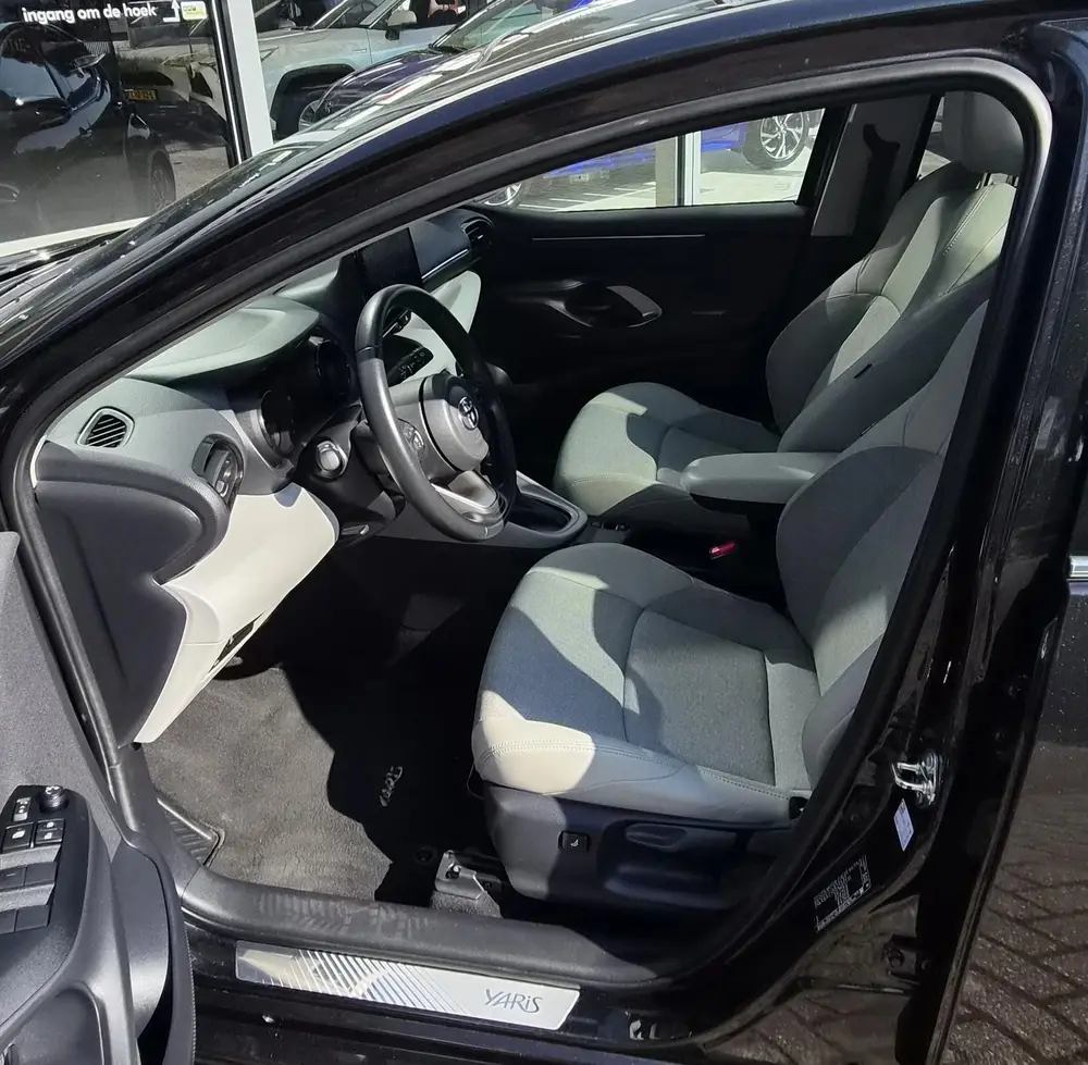 Toyota Yaris 1.5 Hybrid Executive Sport uit 2023, foto 11
