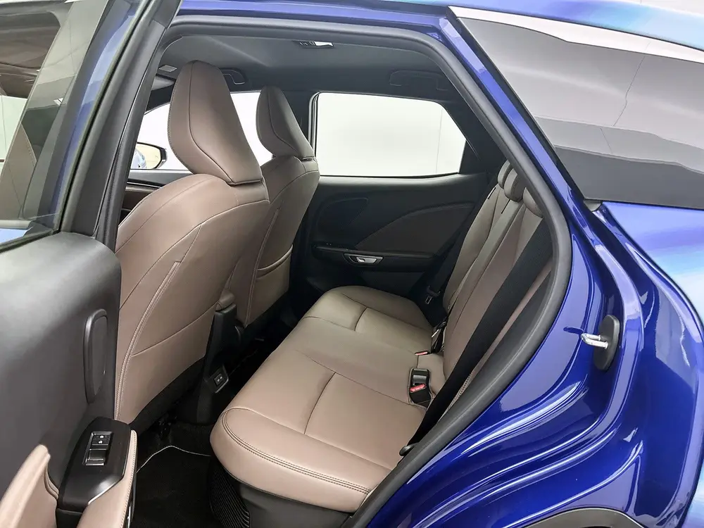 Lexus LBX Elegant 2WD uit 2024, foto 17