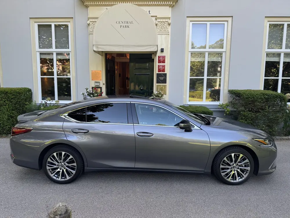 Lexus ES 300h Preference Line Business (bj 2021, automaat) uit 2021, foto 2