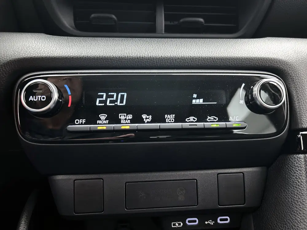 Toyota Yaris 1.5 Hybrid 115 First Edition Limited uit 2024, foto 11