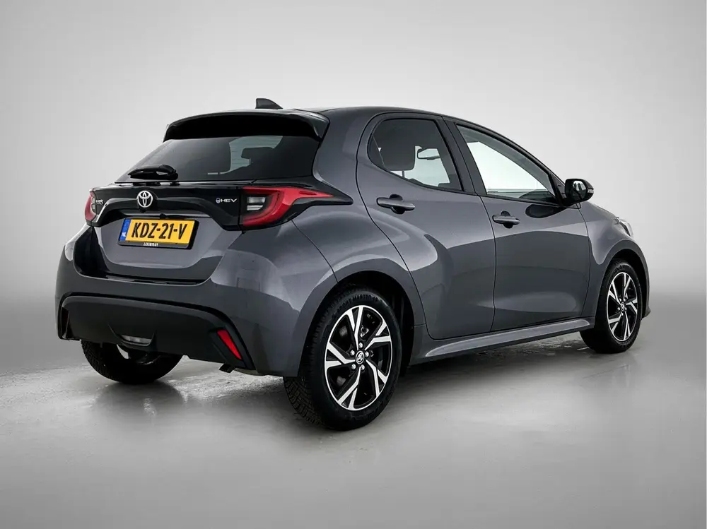 Toyota Yaris 1.5 Hybrid 115 First Edition Limited uit 2024, foto 2