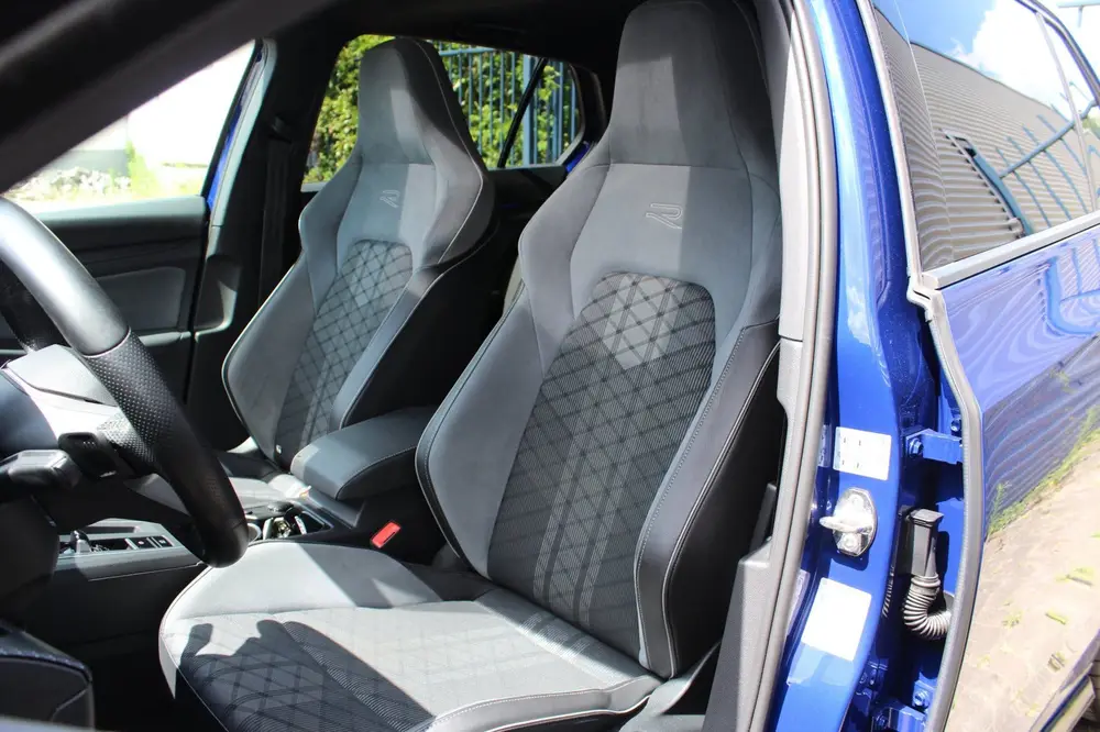 Volkswagen Golf 1.5 eTSI 3x R-Line | Panoramadak | Camera | uit 2021, foto 3