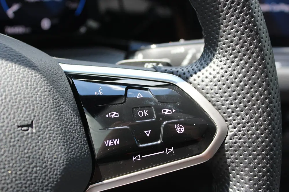 Volkswagen Golf 1.5 eTSI 3x R-Line | Panoramadak | Camera | uit 2021, foto 9