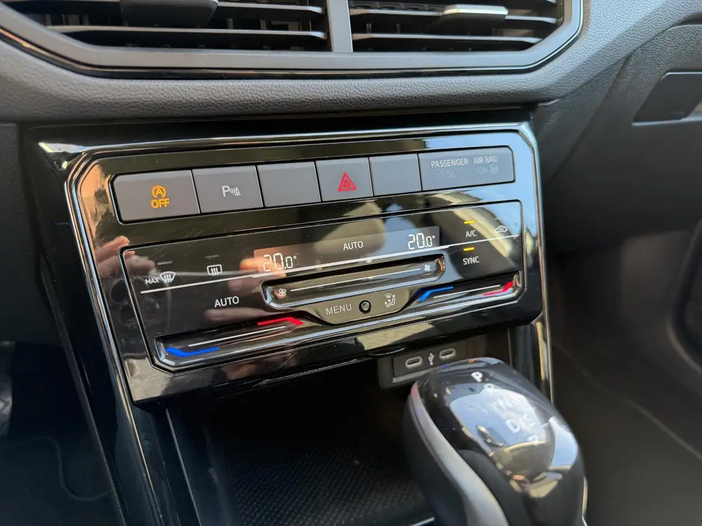 Volkswagen T-Cross 1.0 TSI Life Edition | Clima | Adaptive C uit 2024, foto 17