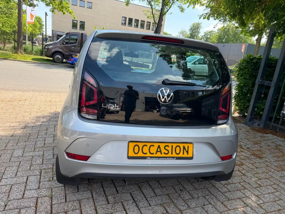 Volkswagen Up! 1.0 high up! R-Line 5 deurs, camera, clima, c uit 2022, foto 13