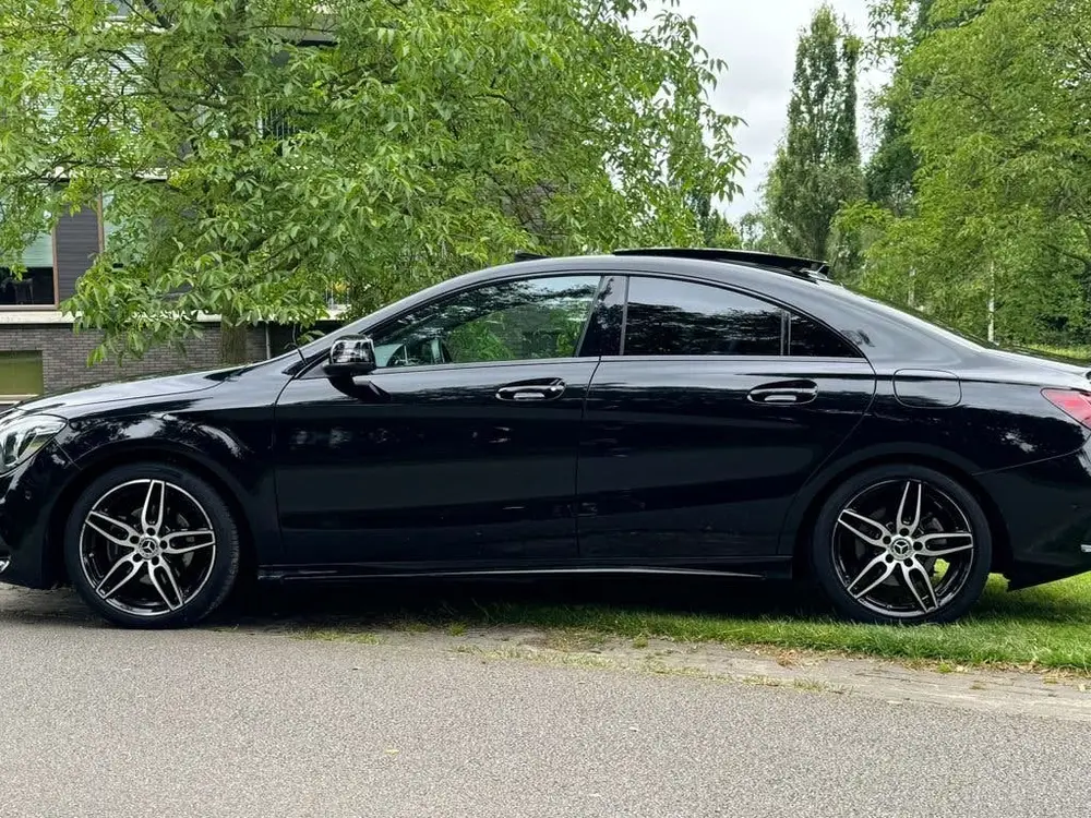 Mercedes-Benz CLA 180 AMG Line uit 2019, foto 2