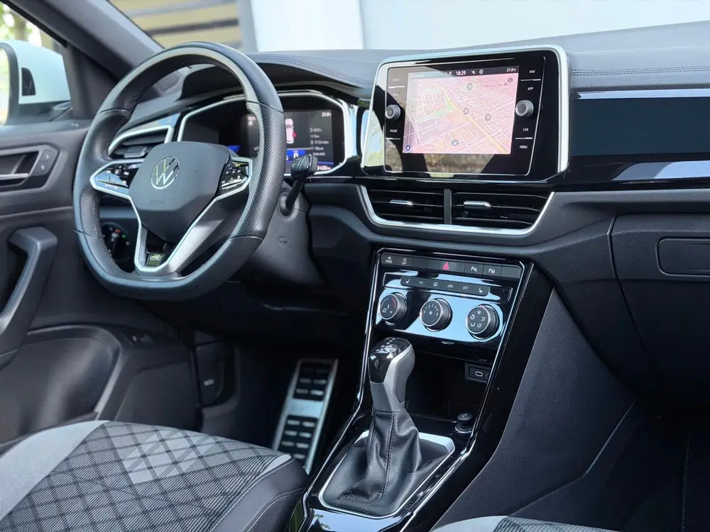 Volkswagen T-roc 1.5 TSI 3xR-Line Pano/Keyless/Camera uit 2022, foto 16