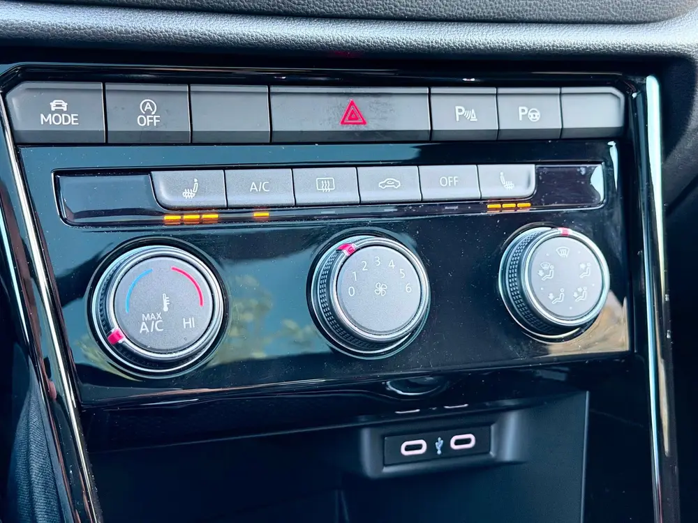 Volkswagen T-roc 1.5 TSI 3xR-Line Pano/Keyless/Camera uit 2022, foto 19