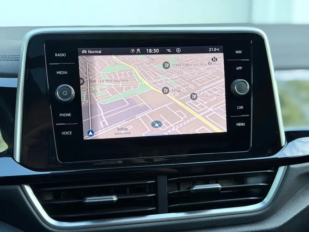 Volkswagen T-roc 1.5 TSI 3xR-Line Pano/Keyless/Camera uit 2022, foto 20