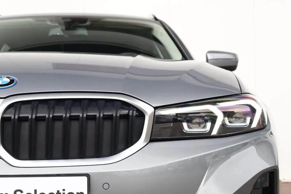 BMW 3-serie 320e uit 2023, foto 3