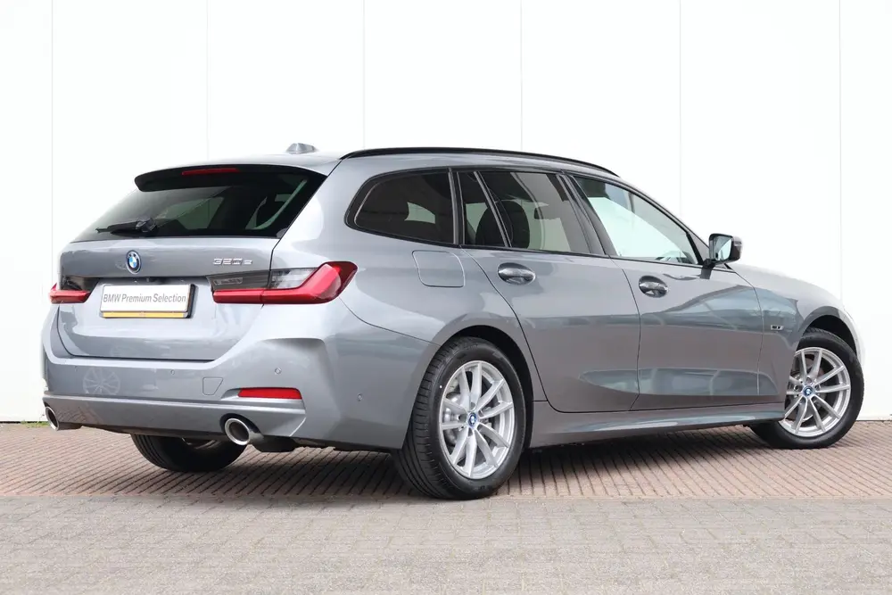 BMW 3-serie 320e uit 2023, foto 7