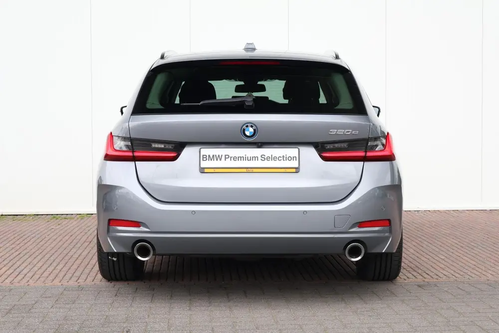 BMW 3-serie 320e uit 2023, foto 8