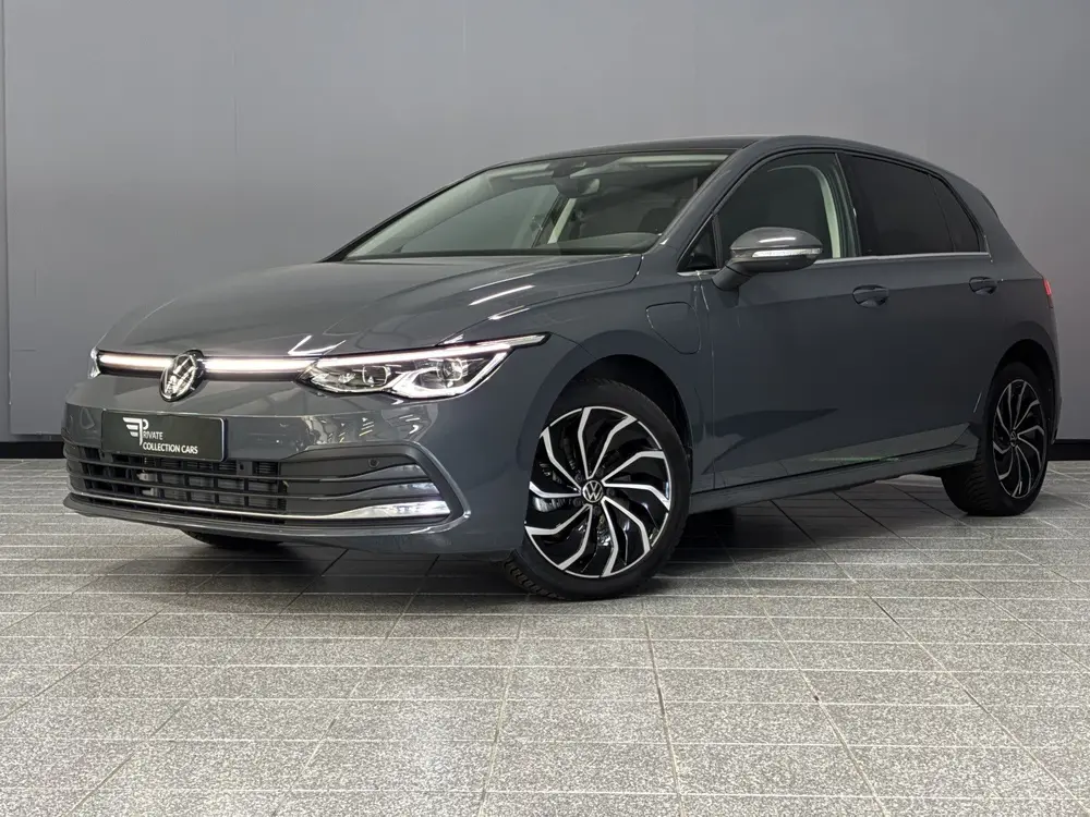 Volkswagen Golf 1.4 eHybrid Pano|Carplay|Camera|204pk uit 2024