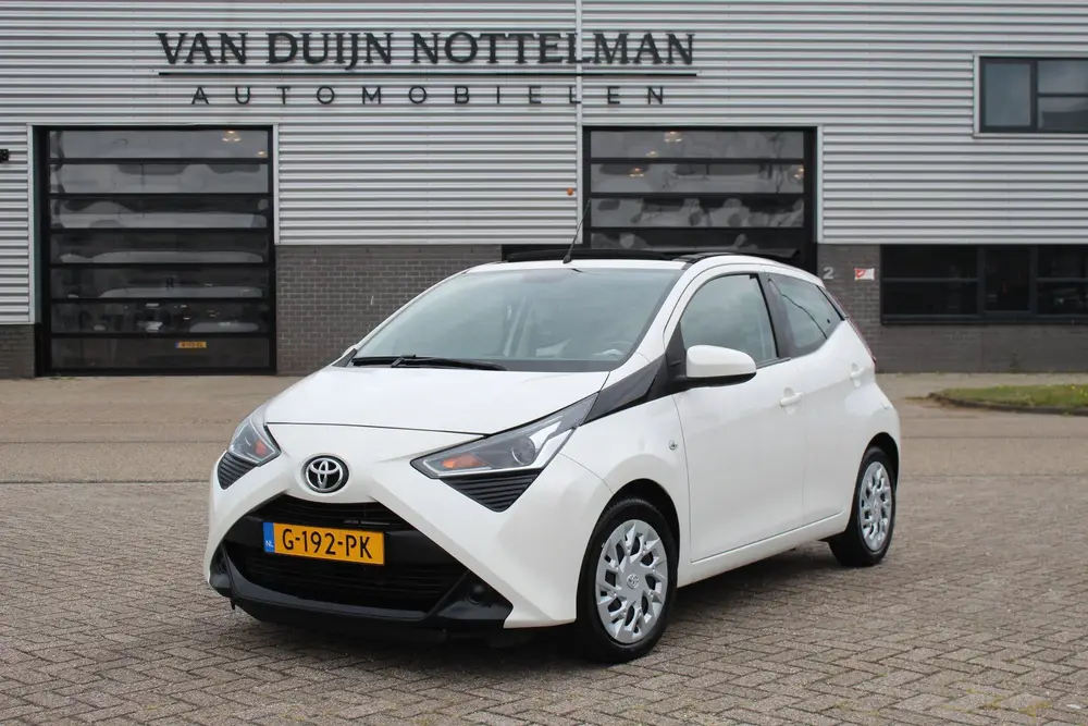 Toyota Aygo 1.0 VVT-i X-Play / Open dak / Carplay / Automaat uit 2019