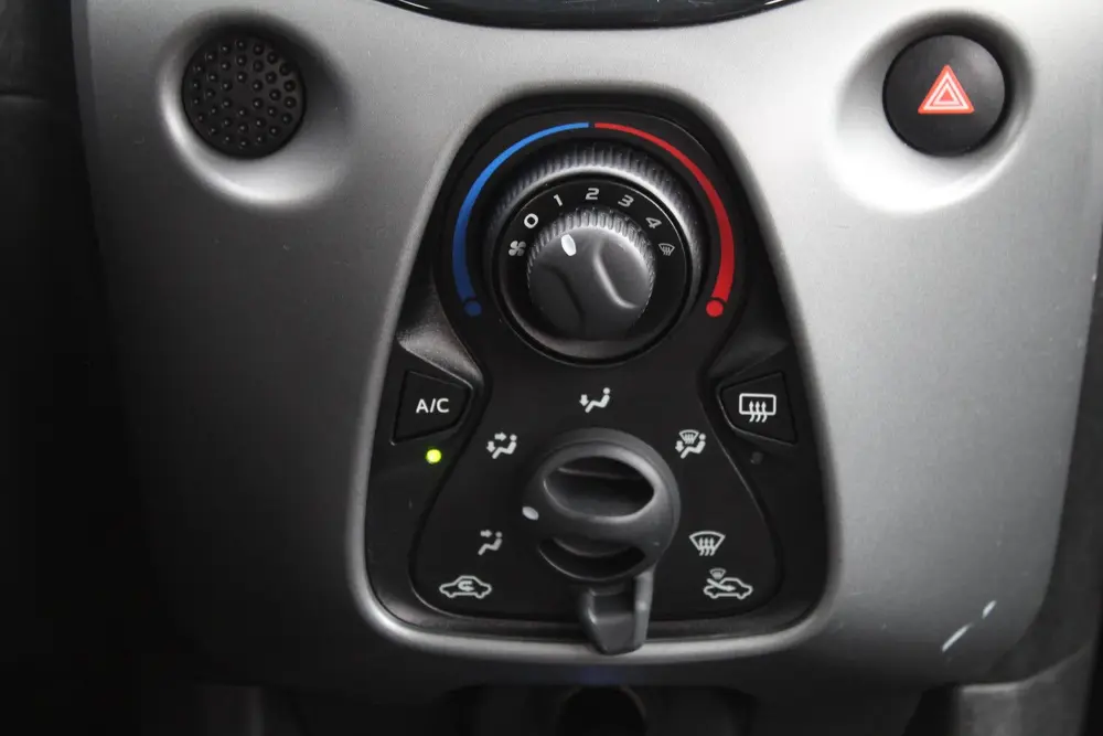 Toyota Aygo 1.0 VVT-i X-Play / Open dak / Carplay / Automaat uit 2019, foto 14